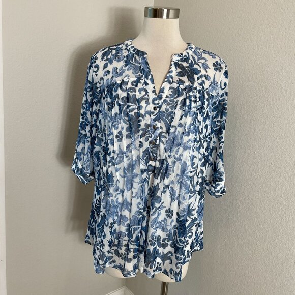 NEW Cocomo Woman Plus 2X Blue White Floral Blouse 3/4 Sleeves Button Front Top - Picture 1 of 9